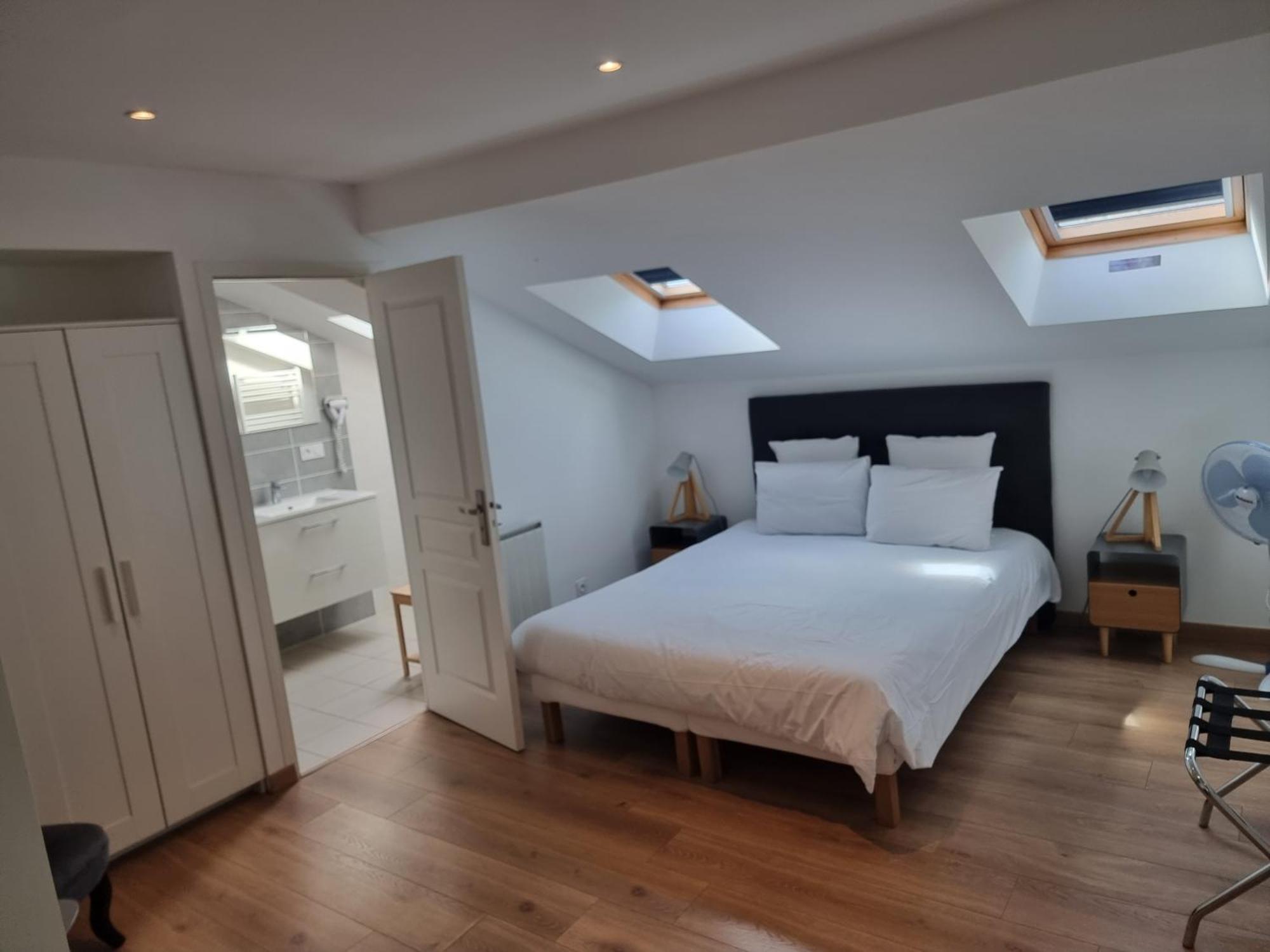 Le Castel Guesthouse Байо Екстериор снимка