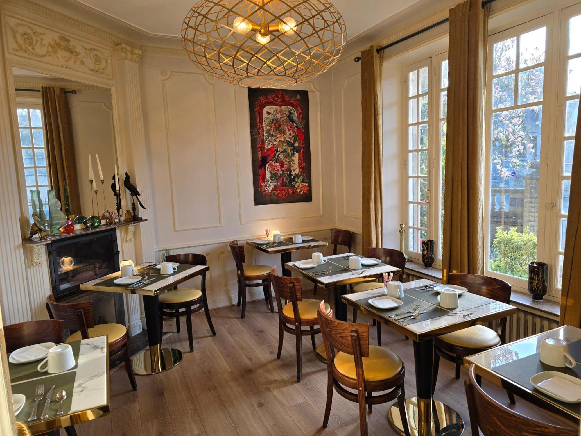 Le Castel Guesthouse Байо Екстериор снимка
