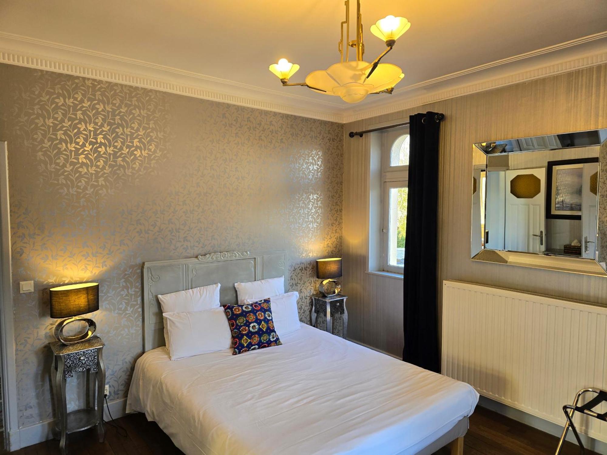 Le Castel Guesthouse Байо Екстериор снимка