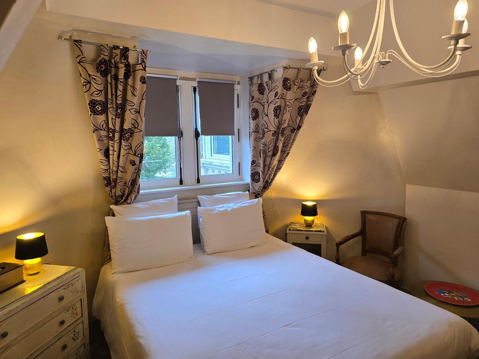 Le Castel Guesthouse Байо Екстериор снимка