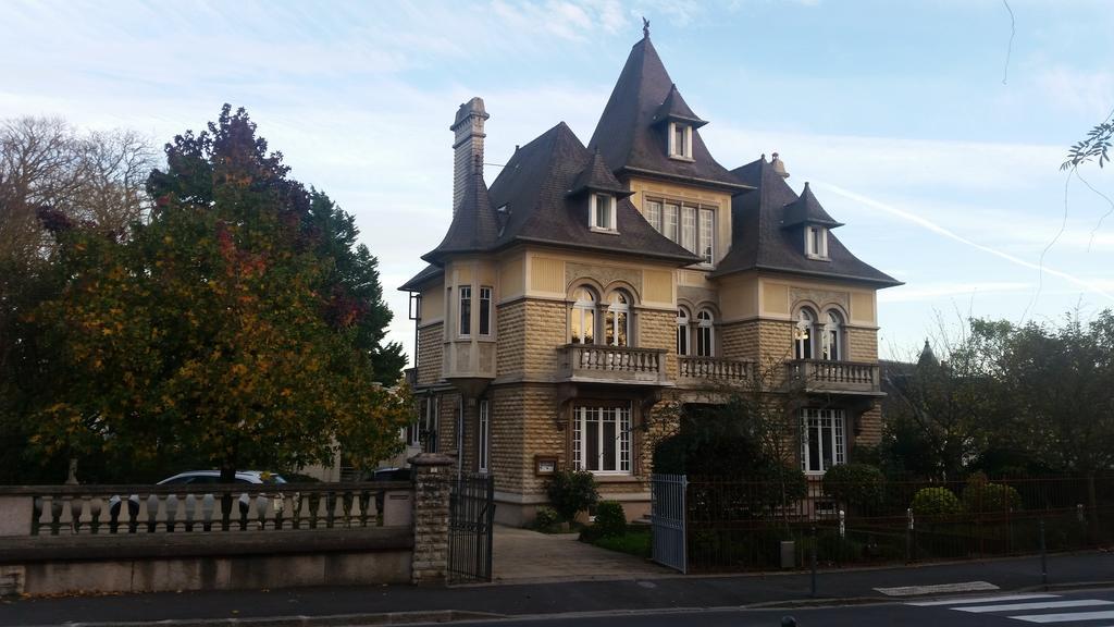 Le Castel Guesthouse Байо Екстериор снимка