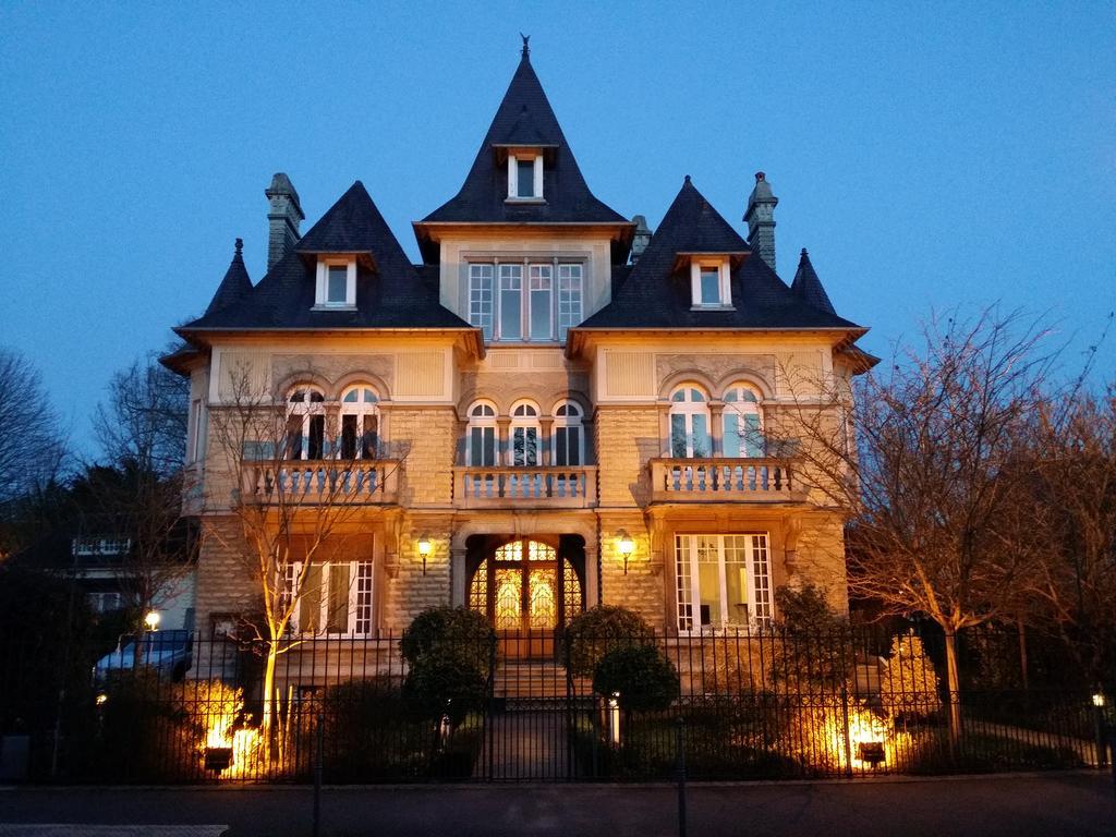 Le Castel Guesthouse Байо Екстериор снимка