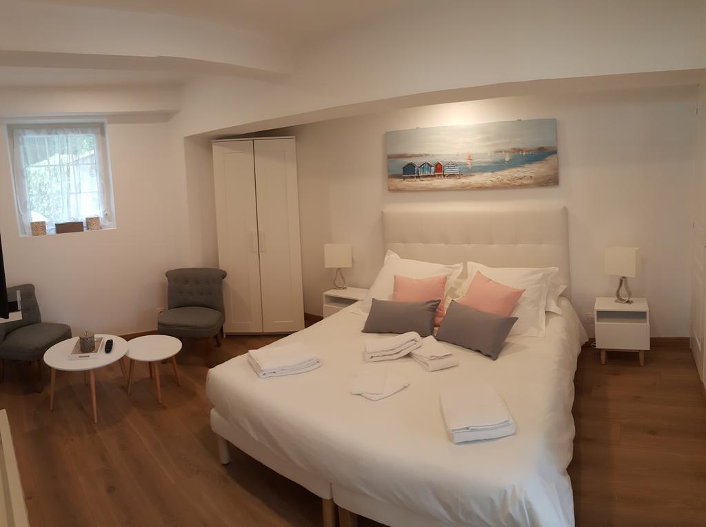 Le Castel Guesthouse Байо Екстериор снимка